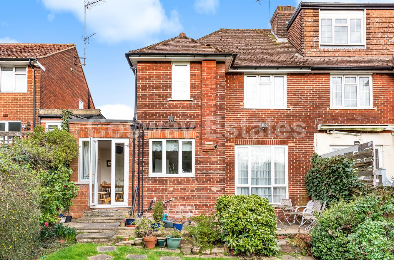 Lawrence Gardens, Mill Hill